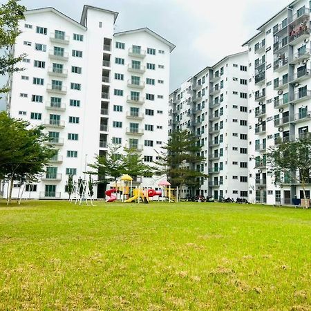 Homestay Pangsapuri Samudera Seri Manjung Lumut Екстер'єр фото